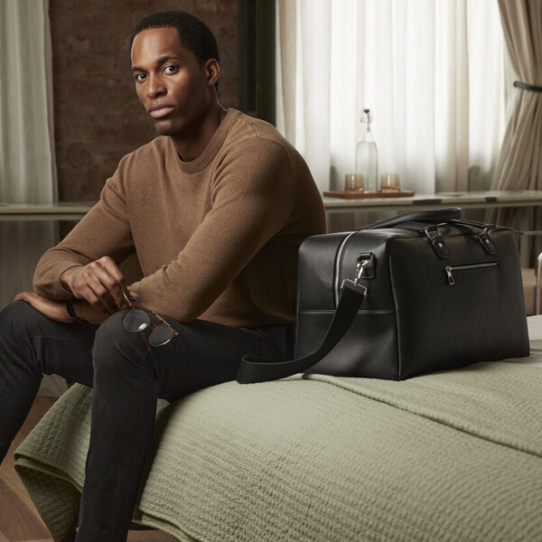 Tailored luxe PU wash bag Thumbnail